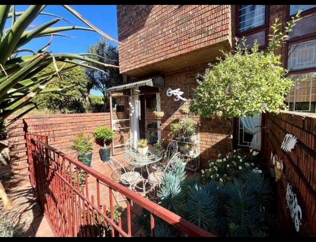 2 BEDROOM TOWNHOUSE FOR SALE IN LINMEYER